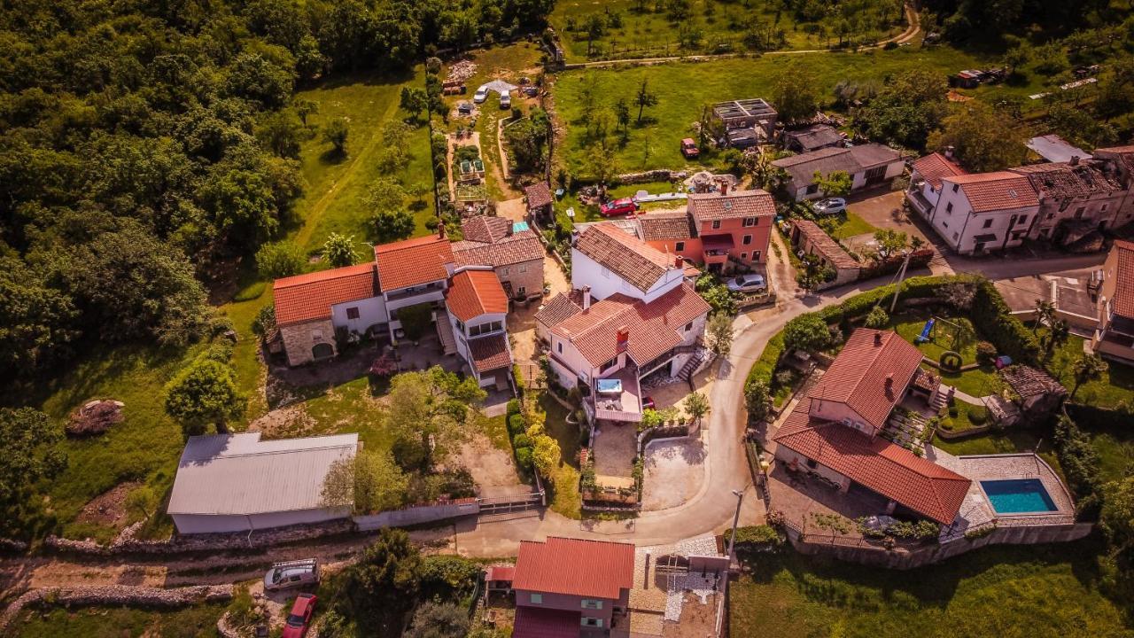 Villa Michelle Karojba Exterior photo