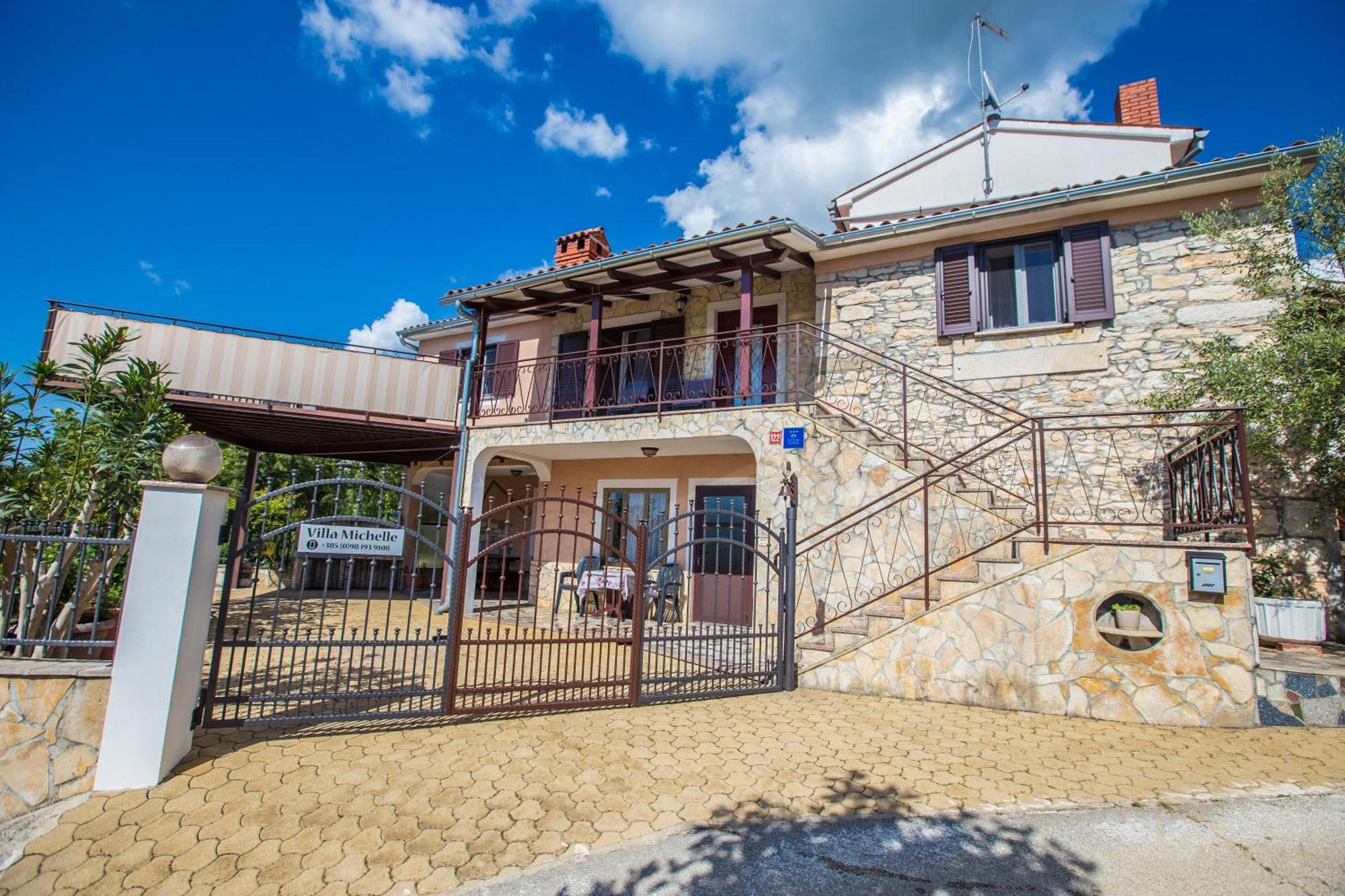 Villa Michelle Karojba Exterior photo