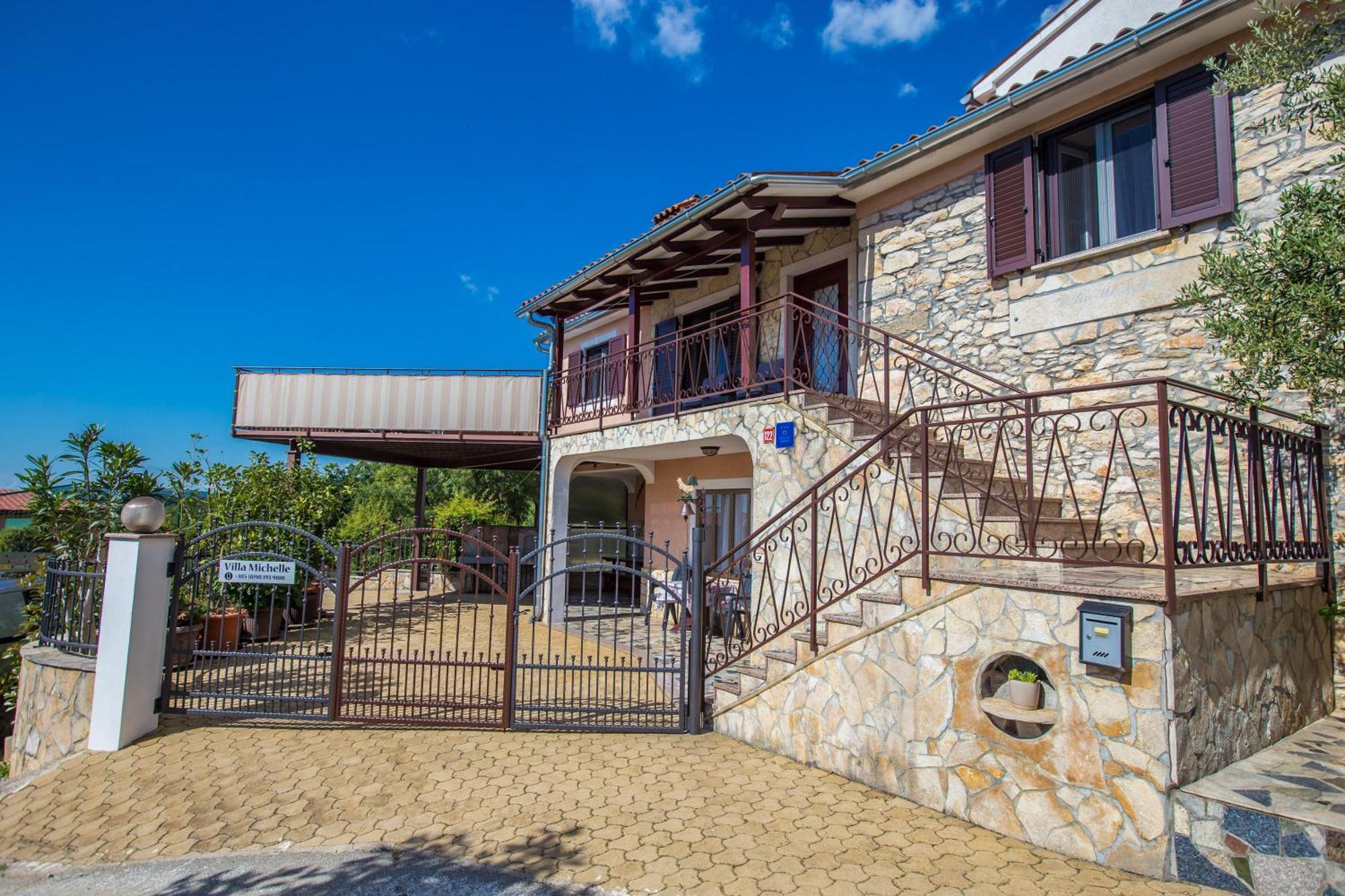 Villa Michelle Karojba Exterior photo