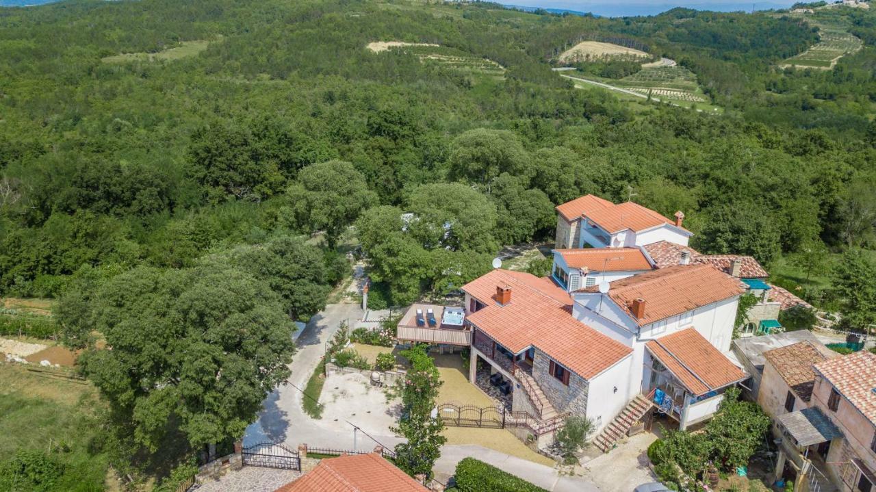 Villa Michelle Karojba Exterior photo
