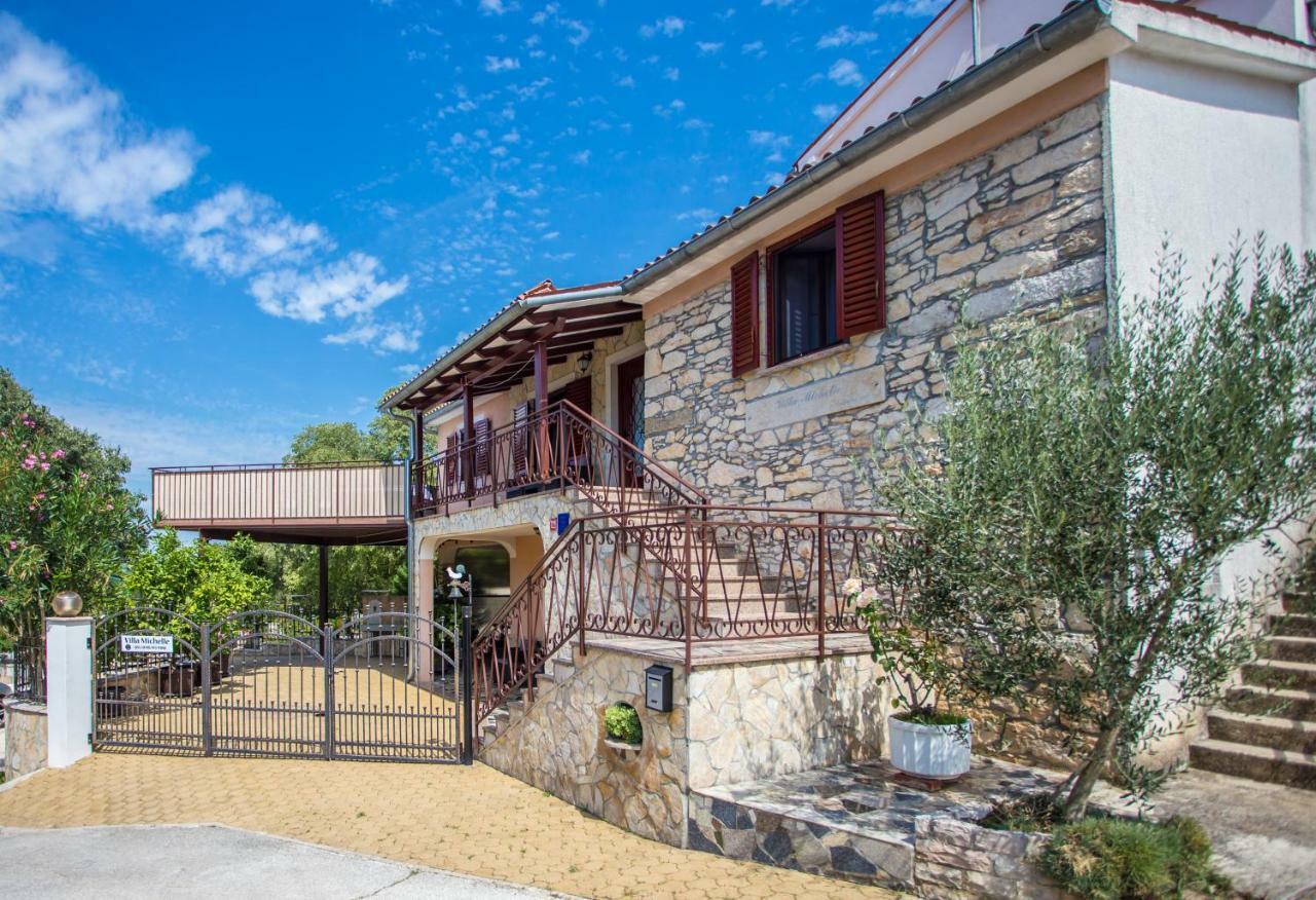 Villa Michelle Karojba Exterior photo