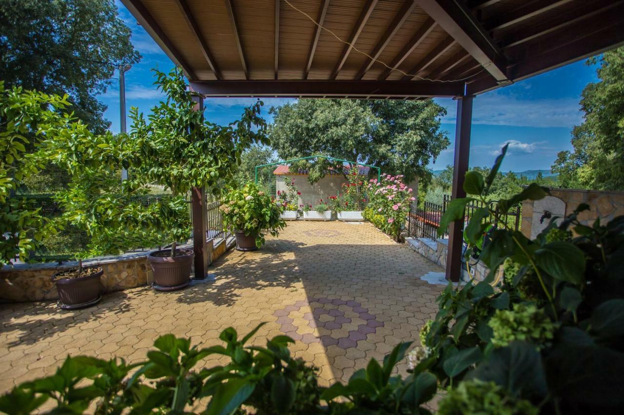 Villa Michelle Karojba Exterior photo